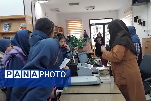  بازدید مدرسه نرگس پردیس از کتابخانه شیخ بهایی