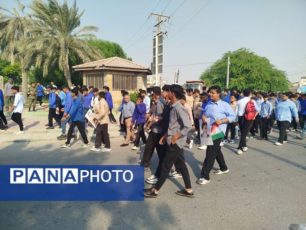 حضور پرشور مردم و دانش‌آموزان بندر لنگه در مراسم ۱۳ آبان