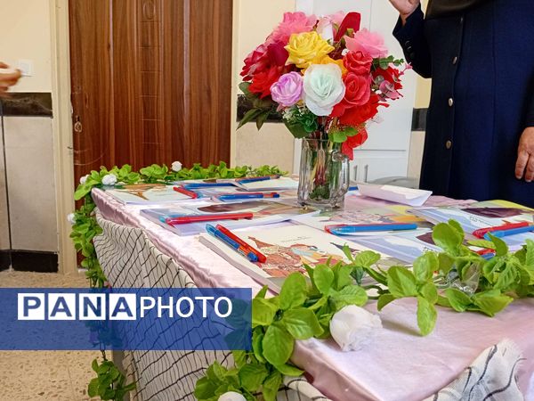 اهدای جوایز به دانش آموزان جدید الورود دبیرستان مادرمهربان خلیل آباد