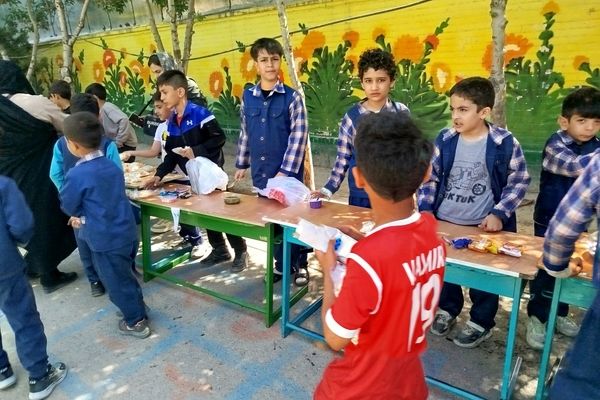برگزاری بازارچه درون مدرسه‌ای در دبستان مبین شیروان