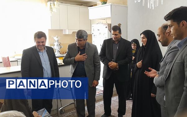 تجدید میثاق سرپرست آموزش وپرورش منطقه پردیس با شهدای گمنام