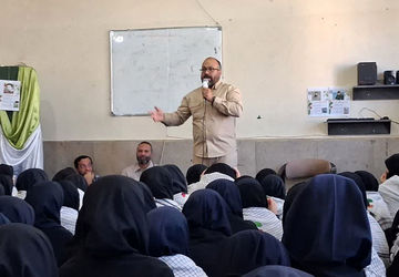 پلاک ۳۱۳ در دبیرستان معارف صدرا ناحیه ۴ شیراز 