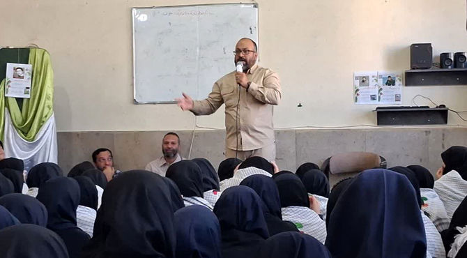 پلاک ۳۱۳ در دبیرستان معارف صدرا ناحیه ۴ شیراز 