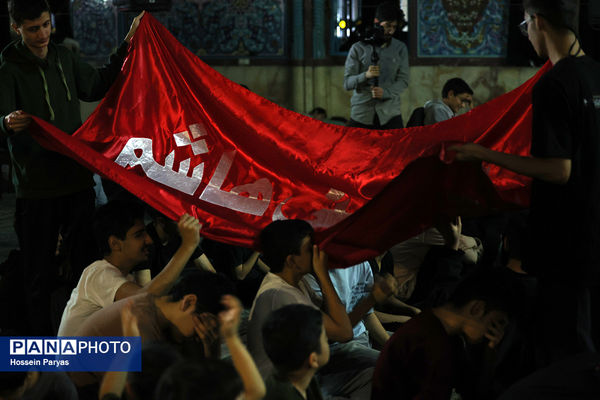 اعتکاف دانش‌آموزی در حسینه ارشاد