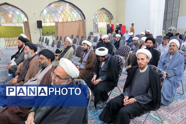  پیشوا در شب وداع؛ عالمان دینی و مسئولان با امام خویش پیمان دوباره بستند