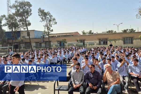 مراسم آغاز سال تحصیلی جدید در دبیرستان ماندگار شهید مدرس