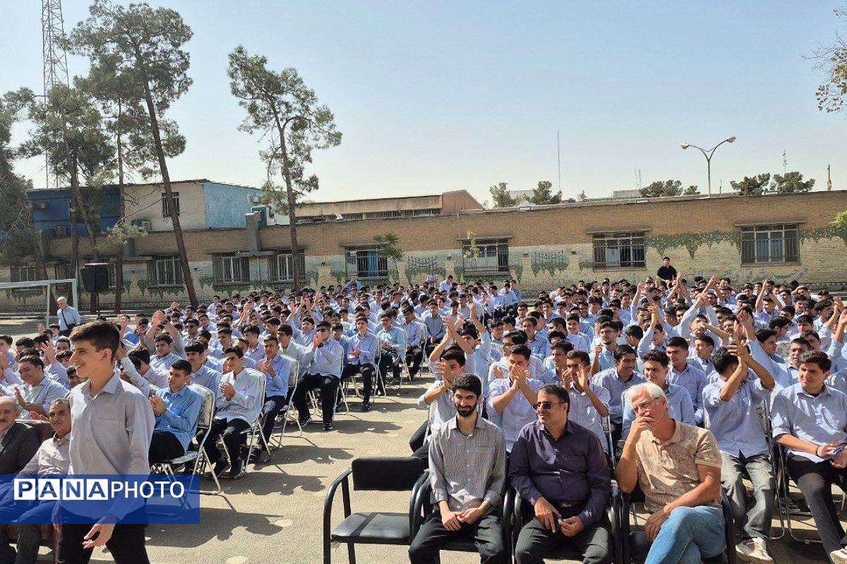 مراسم آغاز سال تحصیلی جدید در دبیرستان ماندگار شهید مدرس