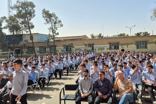 مراسم آغاز سال تحصیلی جدید در دبیرستان ماندگار شهید مدرس