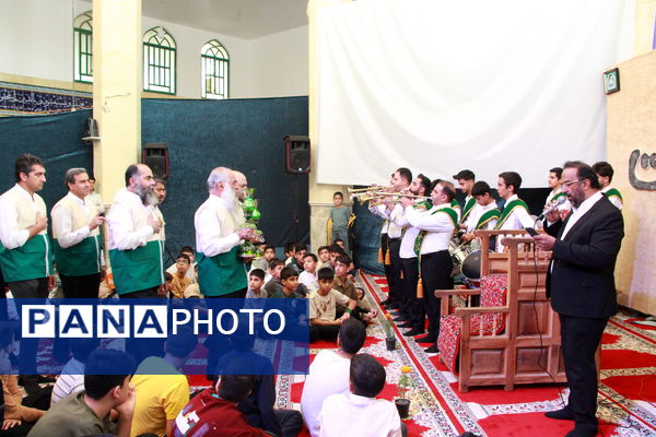 حضور خادمان رضوی در اعتکاف دانش‌آموزی فهرج