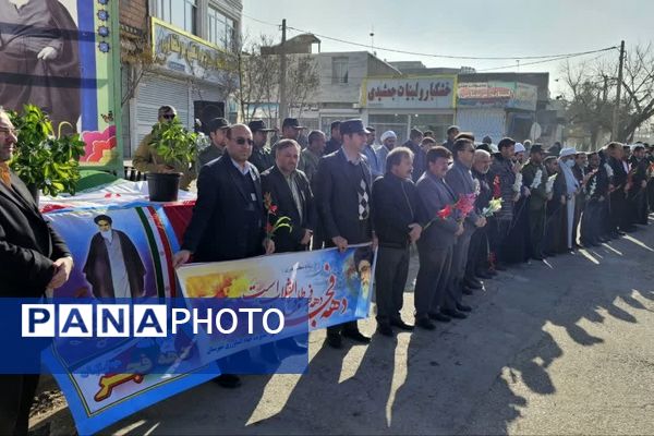 گلباران تمثال مبارک حضرت امام خمینی (ره) در سالروز ورود تاریخی و آغاز دهه فجر انقلاب اسلامی ایران 