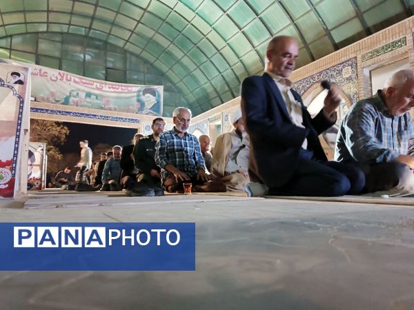 مراسم قرائت زیارت عاشورا به‌مناسبت هفته دفاع مقدس در مزار شهدای خلیل آباد