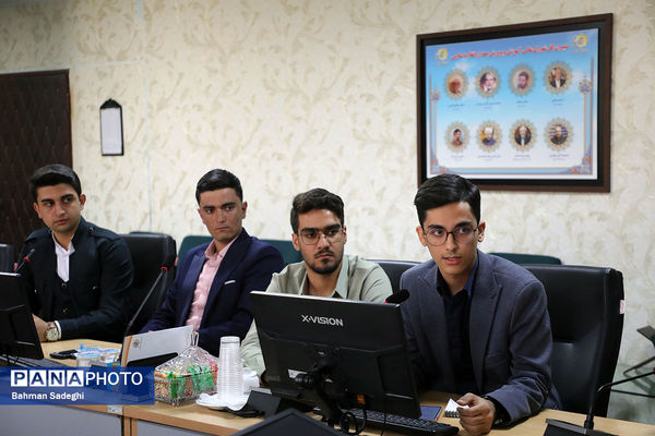 دیدار اعضای هیات مدیره مجلس دانش‌آموزی با دبیرکل شورای عالی آموزش و پرورش
