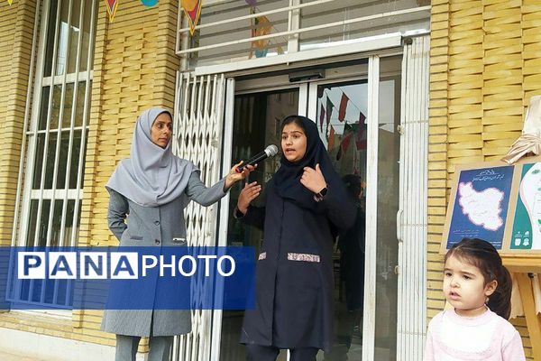 طنین زنگ کتاب در آموزشگاه مهدیزاده؛ آغاز پیاده‌روی فرهنگی تا کتابخانه ۱۵ خرداد پیشوا