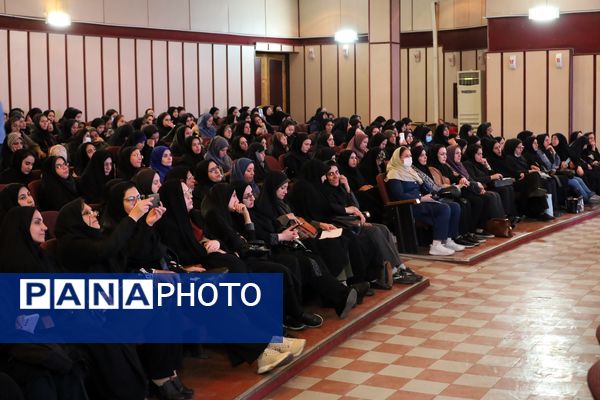 نشست هم اندیشی معاونین و مربیان پرورشی و مشاوران مدارس شهر شیراز 