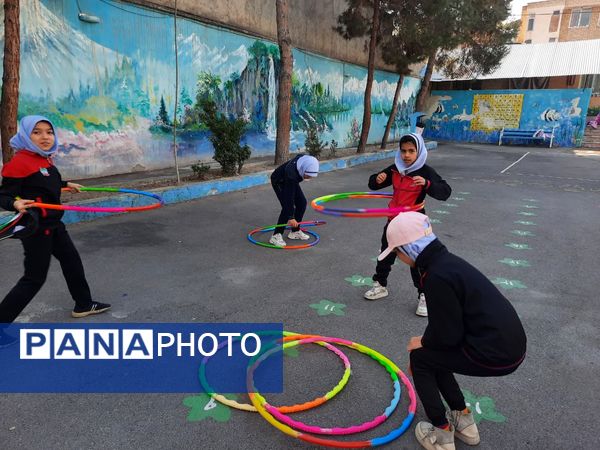 المپیاد ورزشی درون مدرسه‌ای در دبستان دخترانه نوفل لوشاتو ناحیه سه مشهد مقدس