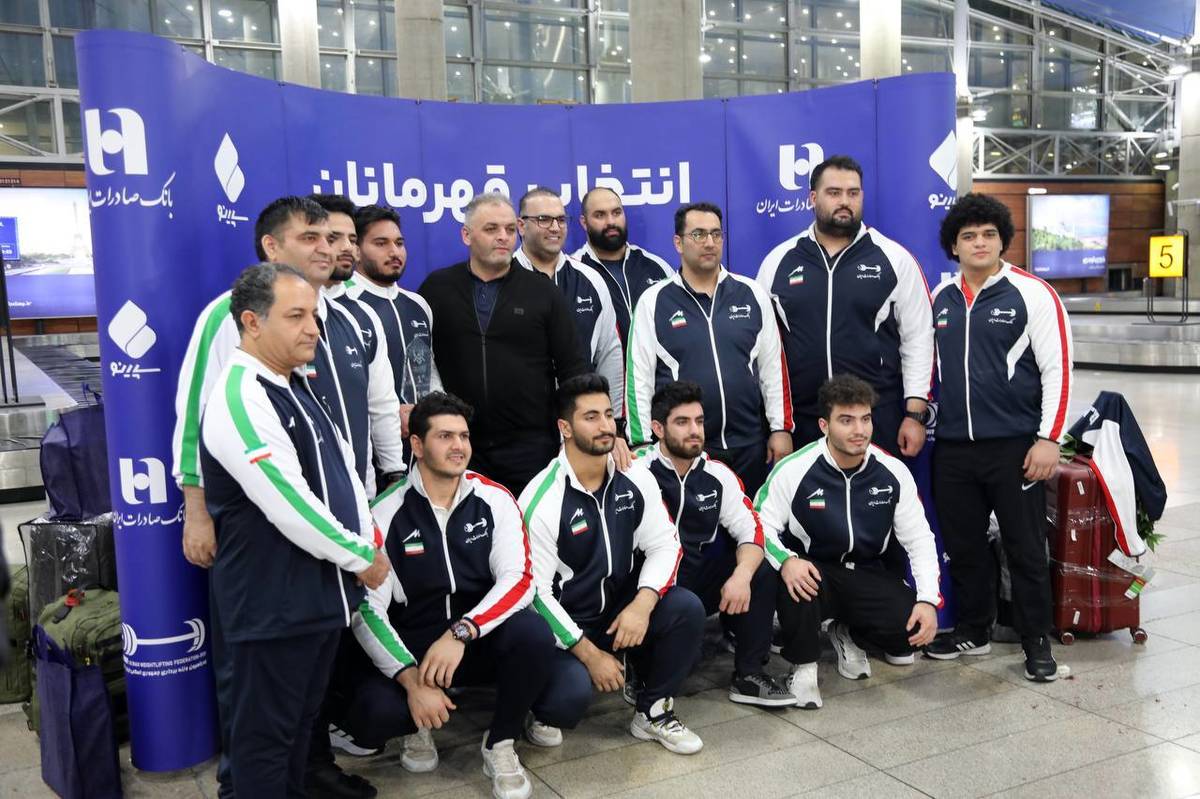 بازگشت تیم ملی وزنهبرداری با جام قهرمانی