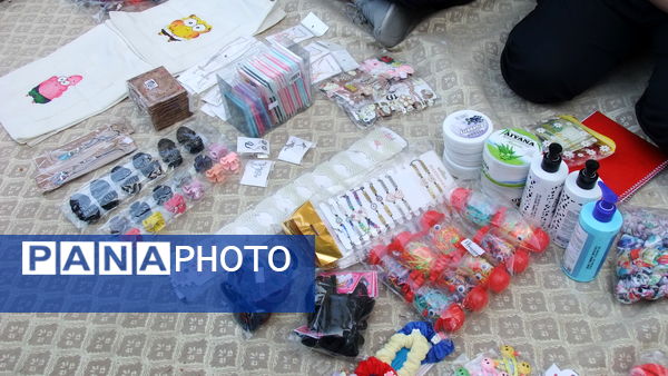 بازارچه کسب و کار دانش‌آموزان دختر در دبیرستان متوسطه اول معلم