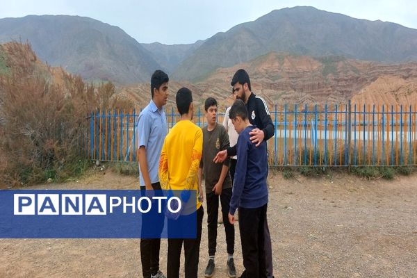 جشن تکلیف پسران پایه هشتم دبیرستان شاهد سردار شهید قاجاریان در نیشابورد
