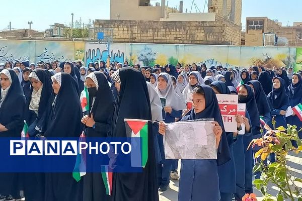 نواخته شدن زنگ نمادین  مشق همدلی در دبیرستان دخترانه بهارآزادی و پسرانه شاهد فاضل فلاورجان 