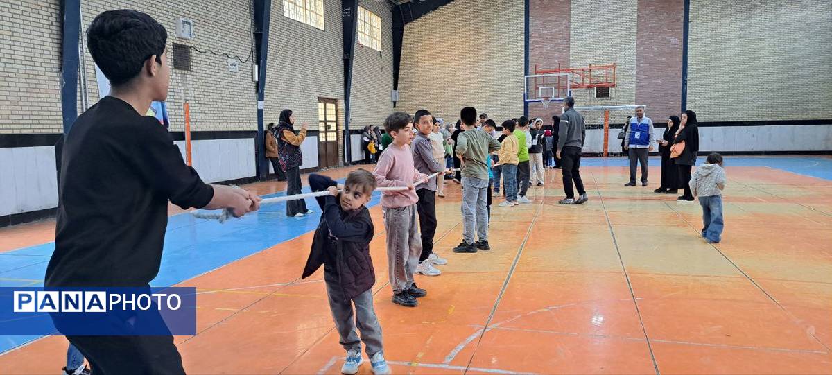 مسابقات طناب‌کشی و دارت در سالن زینبه شهرستان شیروان