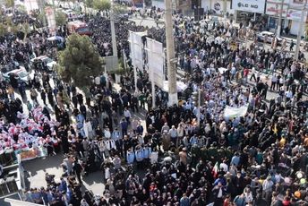 حماسه حضور دانش‌آموزان قرچک در راهپیمایی یوم‌الله ۱۳ آبان