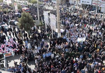 حماسه حضور دانش‌آموزان قرچک در راهپیمایی یوم‌الله ۱۳ آبان