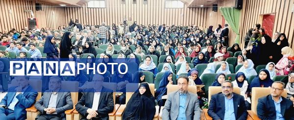 مراسم تجلیل از دانش‌آموزان ممتاز مدارس شاهد استان البرز