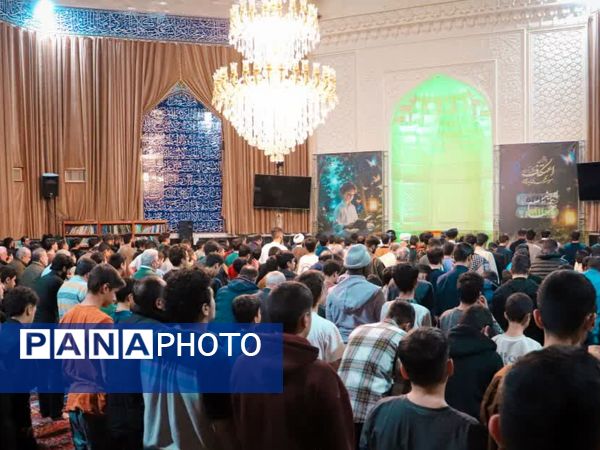 جلوه‌ای از اعتکاف دانش‌آموزی در مسجد امام علی‌بن‌ابی‌طالب (ع)