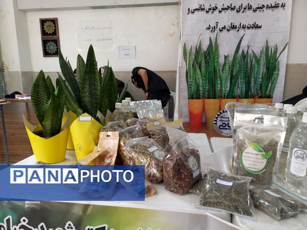 نمایشگاه کار آفرینی هنرستان های ناحیه یک مشهد مقدس 