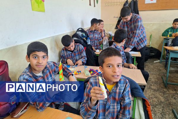 ایجاد انگیزه و خلاقیت در دانش‌آموزان با آموزش هنرهای تجسمی 