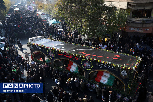 تشییع پیکرهای ۱۰۰ شهید گمنام از مقابل دانشگاه تهران