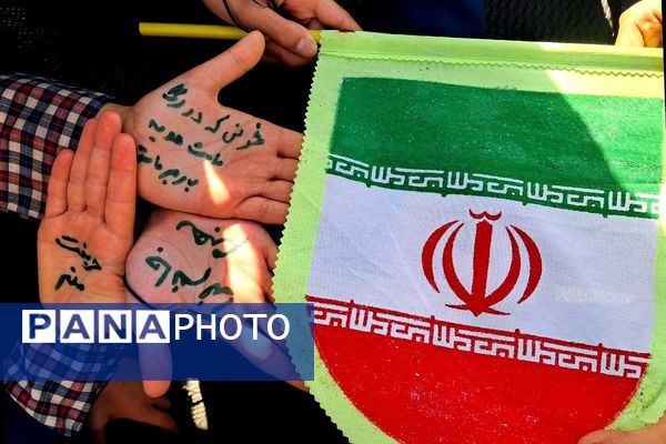 برگزاری مراسم راهپیمایی سیزده آبان با حضور دانش‌آموزان و مسئولین در ملارد