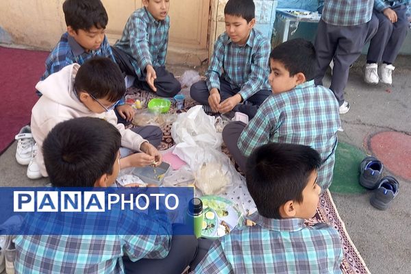 صبحی پرانرژی با صبحانه سالم در دبستان شیخ جنید (ره) پیشوا