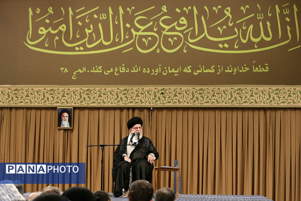 دیدار پیشکسوتان و فعالان دفاع مقدس و مقاومت با مقام معظم رهبری