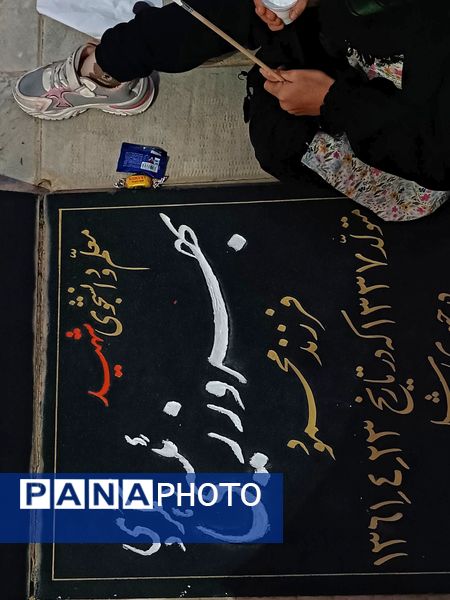 دختران شاهد فاطمه‌زهرا(س) در گلزار شهدا، قبور مطهر را به رنگ عشق آراستند