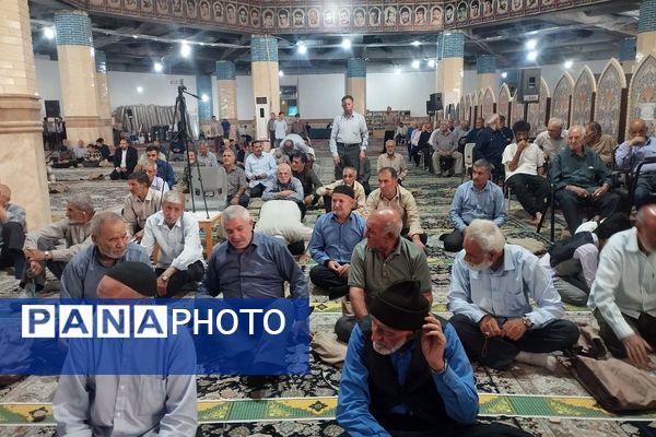 برپایی میز خدمت آموزش و پرورش شهرستان قدس در مصلی نماز جمعه