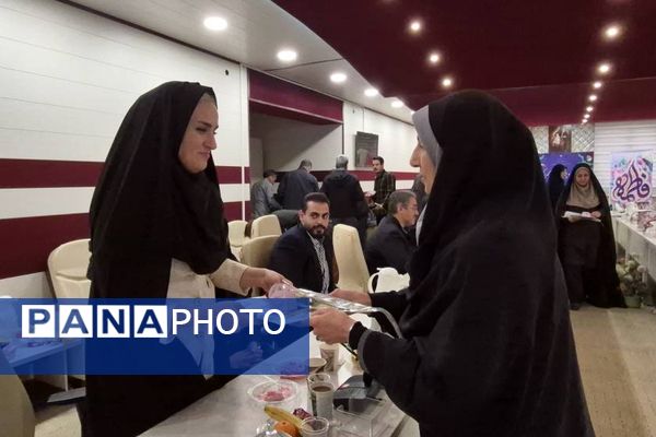 تقدیر از بانوان شاغل در اداره آموزش و پرورش کهریزک 