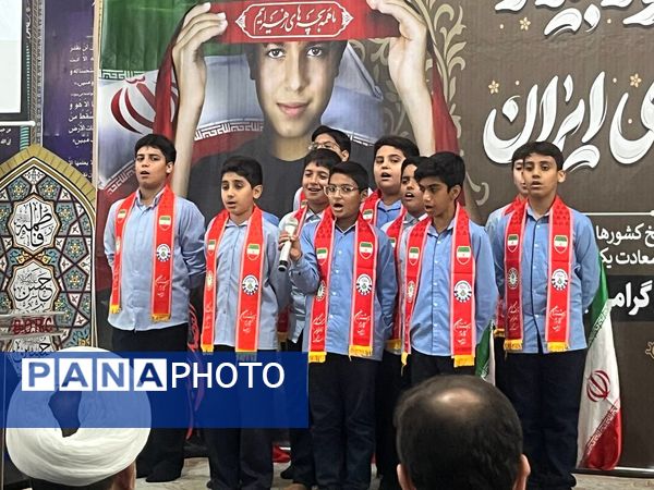 حضور قائم‌مقام معاون وزیر در سازمان دانش‌آموزی در  راهپیمایی ۱۳ آبان شهرک مروارید بندرعباس