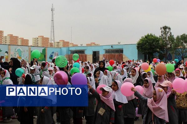 برگزاری مراسم باشکوه دهه کرامت در دبستان شهید بهاری پرند با حضور خادمین حرم رضوی