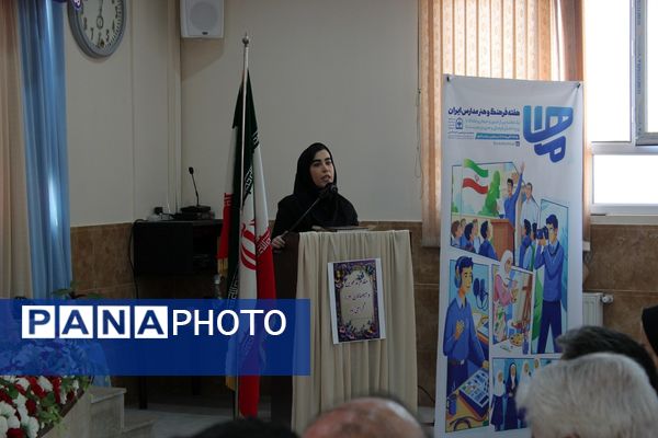 زنگ آغاز رقابت‌های هنری در گل‌های نمونه ورامین به صدا در آمد