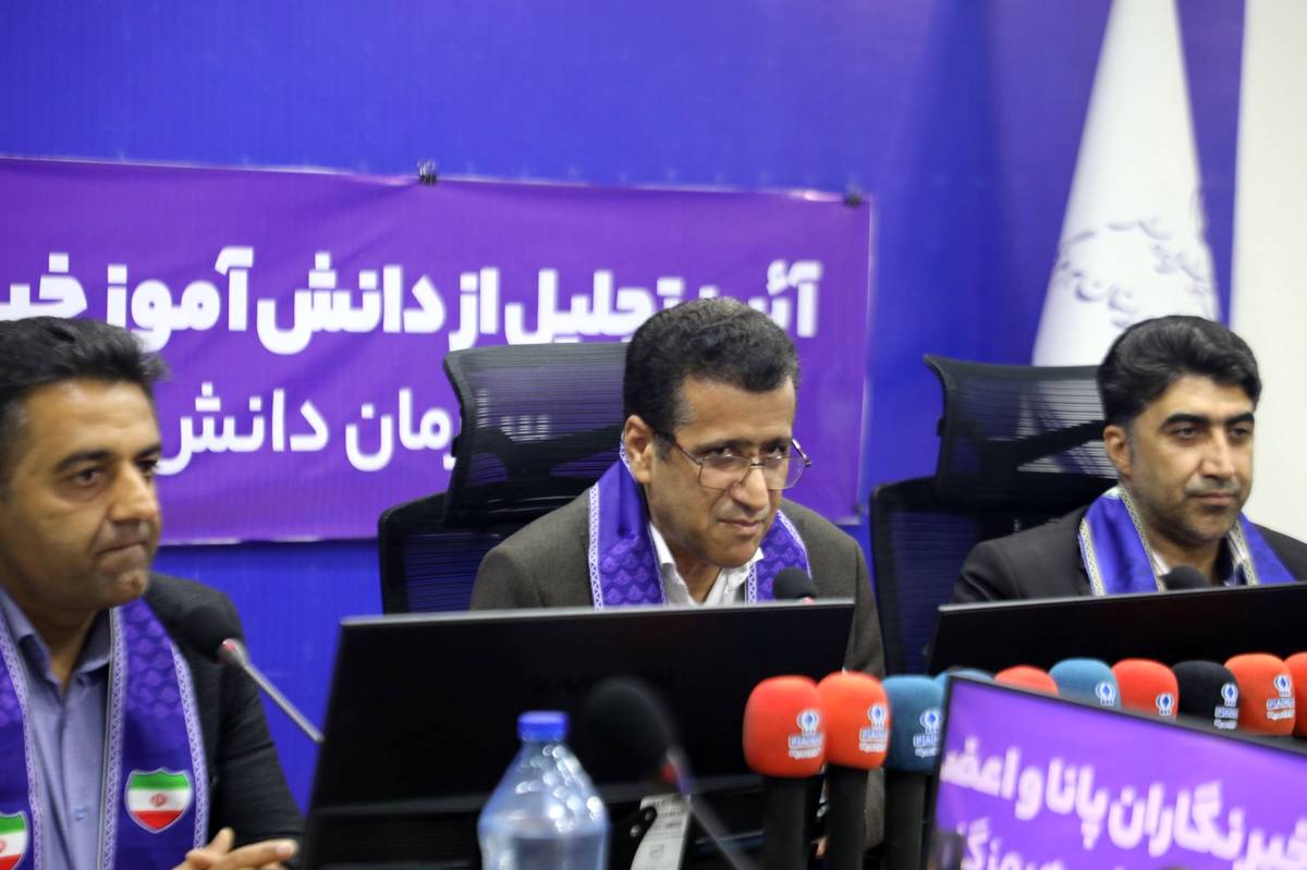 تجلیل از قلمهای روشنگر