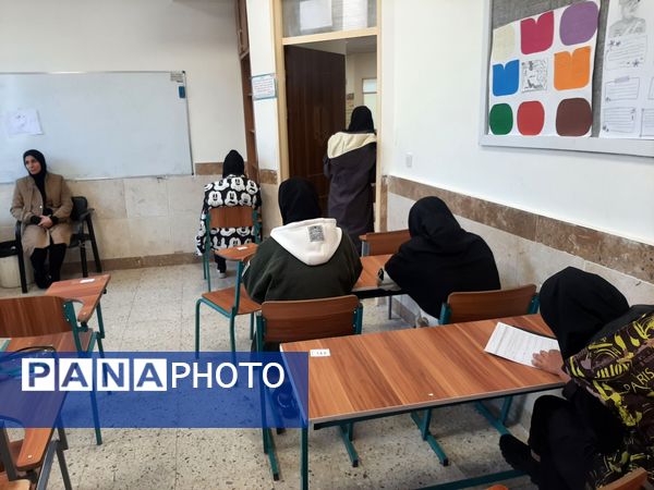 امتحانات نوبت اول دانش آموزان دبیرستان نیایش شهرستان باخرز