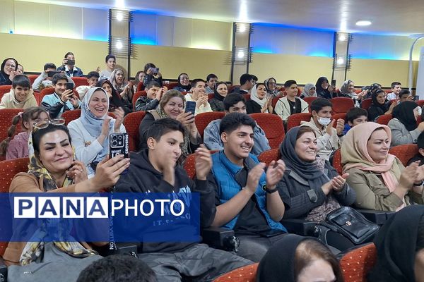 جشن میلاد بانوی دو عالم و گرامیداشت مقام مادر در دبیرستان رازی شیراز 