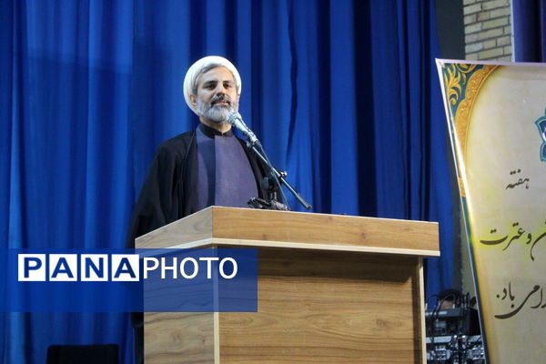 مراسم تقدیر از نخبه قرآنی دانشگاه فرهنگیان یزد 