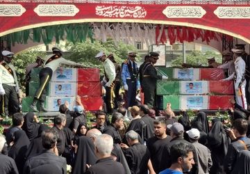 تمام ایران به احترام شهدای اقتدار، در میدان حضور پیدا کردند