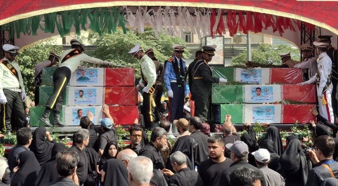 تمام ایران به احترام شهدای اقتدار، در میدان حضور پیدا کردند