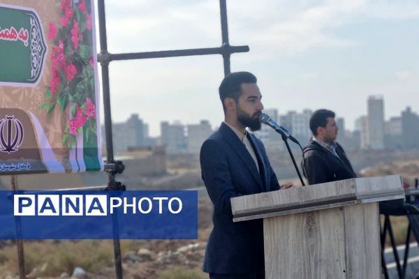 آیین کلنگ‌زنی هنرستان خیرساز هیأت امنایی در قرچک