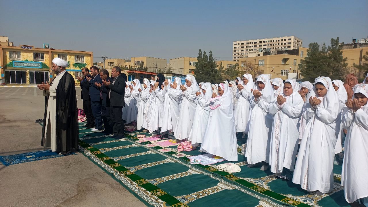 اقامه نماز باران در دبستان لطیفه
