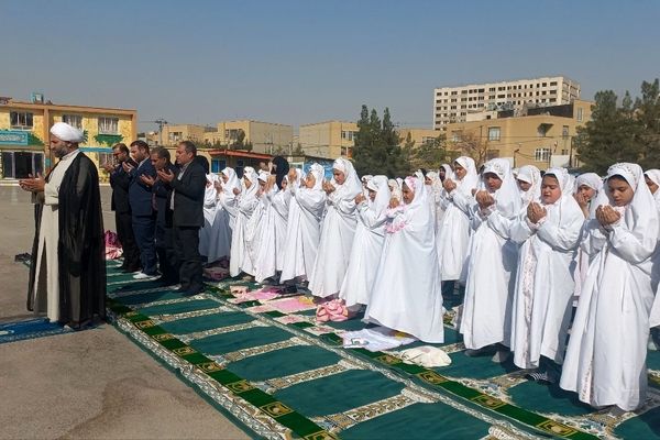 اقامه نماز باران در دبستان لطیفه