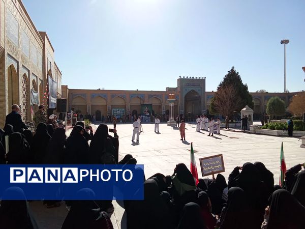 آرامگاه مدرس کاشمرصحنه تجدید میثاق بسیجیان در هفته بسیج  